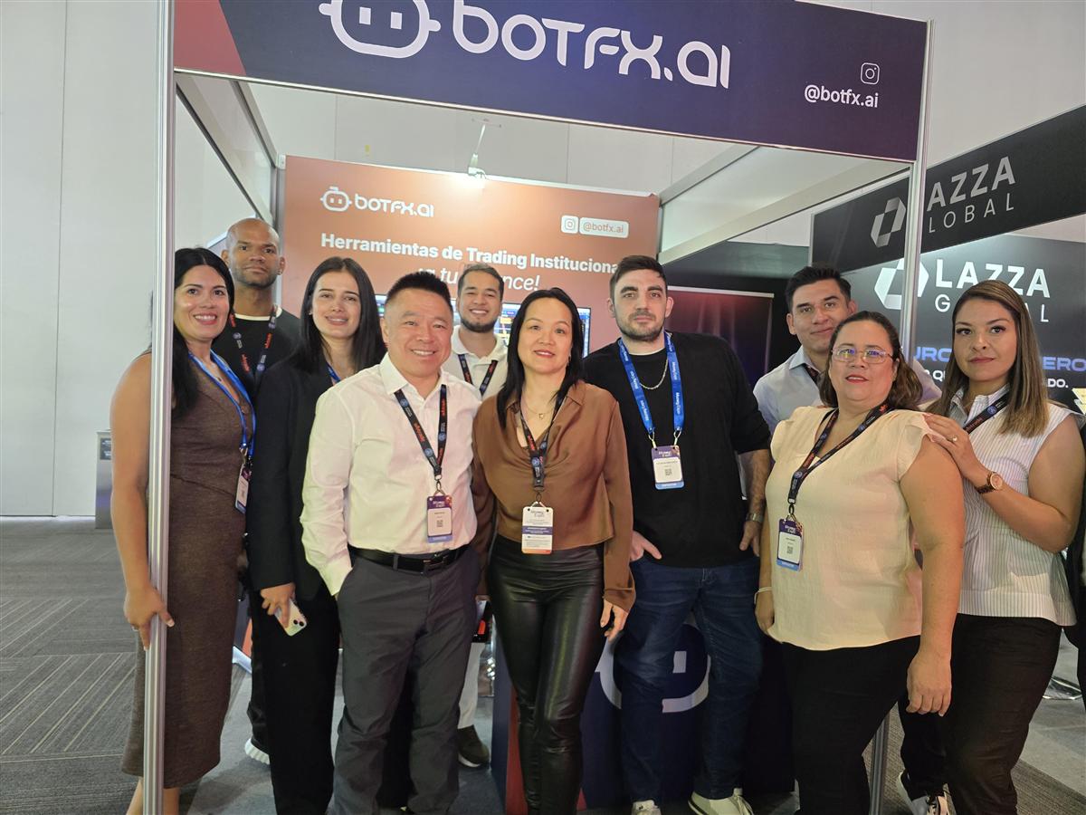 Equipo BotFX.AI en stand
